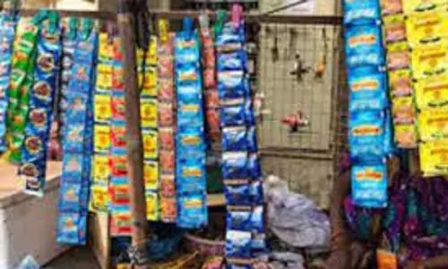 Bareilly: 216 दुकानदारों पर स्कूल-कालेजों के पास नशीले पदार्थ बेचने पर एक्शन
