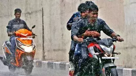 Kerala: भारी बारिश जारी रहेगी; पांच जिलों में येलो अलर्ट जारी Kerala: भारी बारिश जारी रहेगी; पांच जिलों में येलो अलर्ट जारी