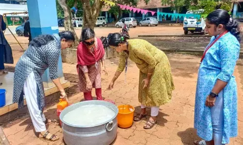 Kerala : एरुम्पेट के सरकारी एल.पी. स्कूल में 101 और लोग भोजन विषाक्तता से पीड़ित Kerala : एरुम्पेट के सरकारी एल.पी. स्कूल में 101 और लोग भोजन विषाक्तता से पीड़ित
