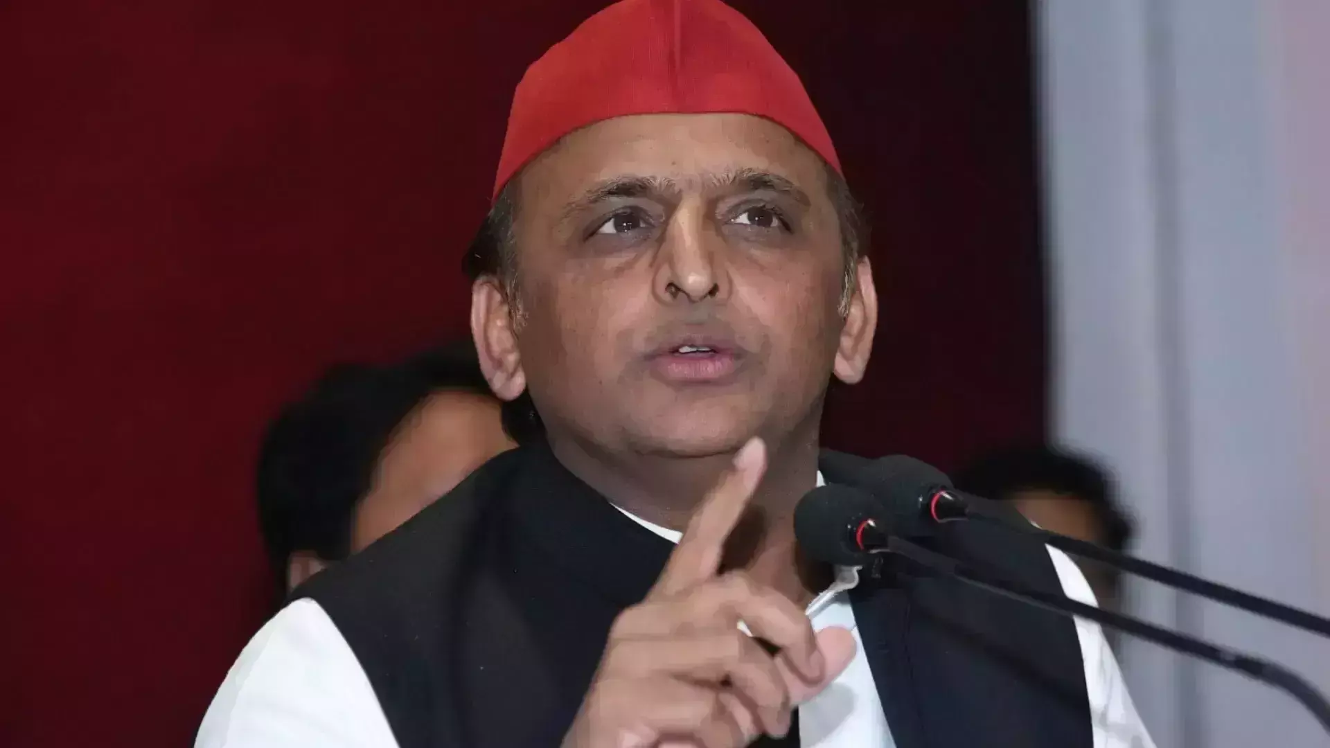 Lucknow: कौशांबी में दोनों उप मुख्यमंत्री समाज को आपस में लड़वा रहे: अखिलेश यादव Lucknow: कौशांबी में दोनों उप मुख्यमंत्री समाज को आपस में लड़वा रहे: अखिलेश यादव