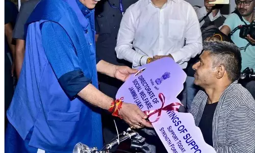 LG सिन्हा ने दिव्यांगों को उपकरण वितरण अभियान शुरू किया