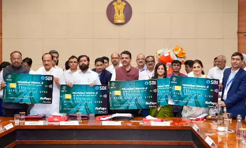 Mumbai : मुख्यमंत्री ने मंत्रालय में नेशनल कॉमन मोबिलिटी कार्ड का अनावरण किया