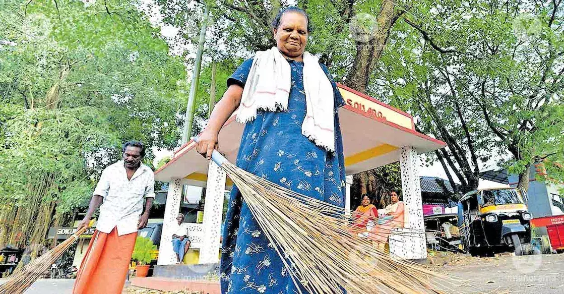 Kerala की यह महिला रोजाना सुबह 2 बजे से कोट्टायम की सड़कें साफ करती Kerala की यह महिला रोजाना सुबह 2 बजे से कोट्टायम की सड़कें साफ करती