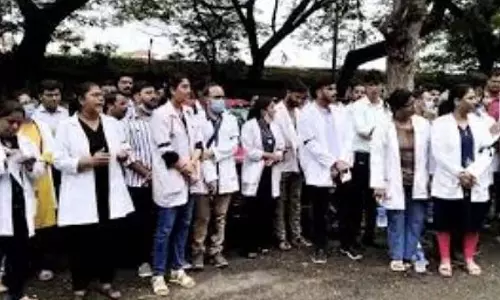 मुख्यमंत्री और स्वास्थ्य अधिकारियों के साथ बैठक के बाद GMC डॉक्टरों ने हड़ताल वापस ली मुख्यमंत्री और स्वास्थ्य अधिकारियों के साथ बैठक के बाद GMC डॉक्टरों ने हड़ताल वापस ली