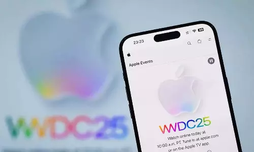 AI प्रतिस्पर्धा के दबाव के बीच Apple ने WWDC 2025 में Siri को किनारे कर दिया AI प्रतिस्पर्धा के दबाव के बीच Apple ने WWDC 2025 में Siri को किनारे कर दिया