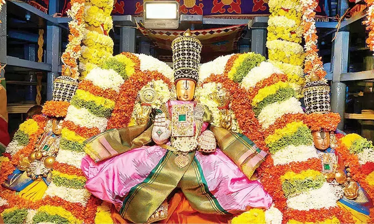 Andhra: रथोत्सव ने भक्तों को किया मंत्रमुग्ध