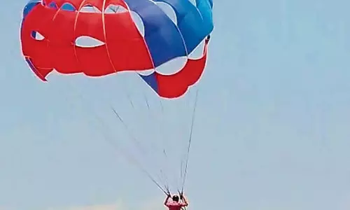 100 NCC कैडेटों ने नियंत्रण रेखा के पास पैरासेलिंग में हिस्सा लिया 100 NCC कैडेटों ने नियंत्रण रेखा के पास पैरासेलिंग में हिस्सा लिया