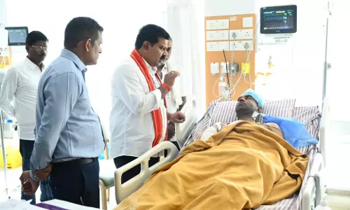 गृहमंत्री विजय शर्मा ने घायल टीआई सोनल ग्वाल और एसडीओपी भानु प्रताप सिंह का हाल जाना