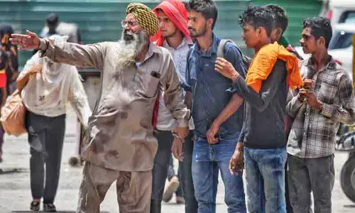 Ludhiana: धान की बुआई शुरू होते ही किसान मजदूरों को लुभाने रेलवे स्टेशन पहुंचे