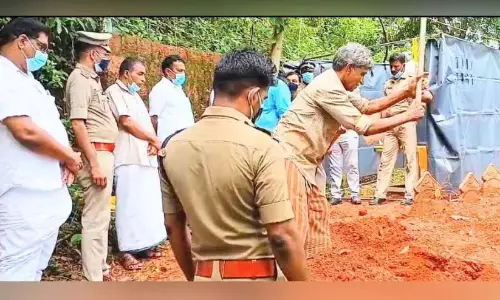 Kerala : शव को बाहर निकालकर उसकी जांच की गई