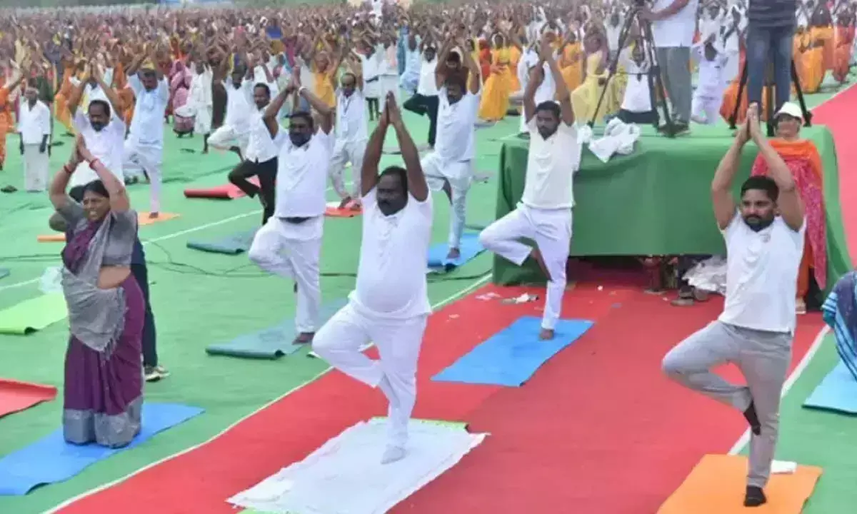Andhra: विजयनगरम के एस कोटा मंडल में योगंध्र कार्यक्रम आयोजित हुआ Andhra: विजयनगरम के एस कोटा मंडल में योगंध्र कार्यक्रम आयोजित हुआ