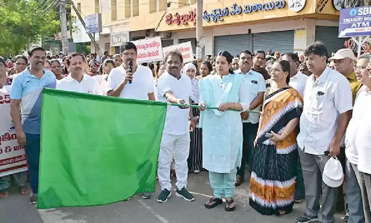 Andhra: योग को दैनिक जीवन का हिस्सा बनाएं: जेसी