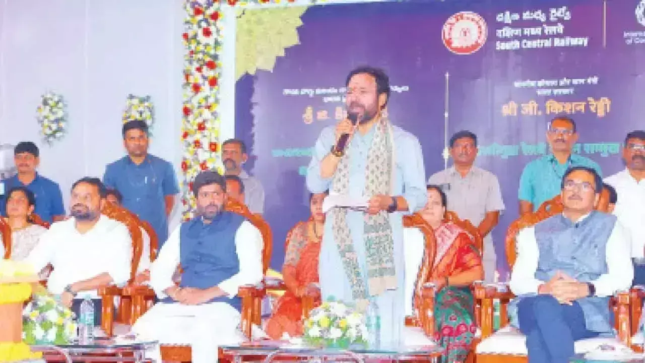 Telangana: किशन ने काचीगुडा रेलवे स्टेशन की मुखौटा प्रकाश व्यवस्था का उद्घाटन किया