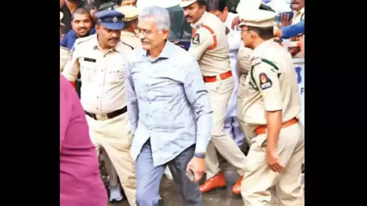 Telangana: फोन टैपिंग मामले में पूर्व एसआईबी प्रमुख एसआईटी के समक्ष पेश हुए
