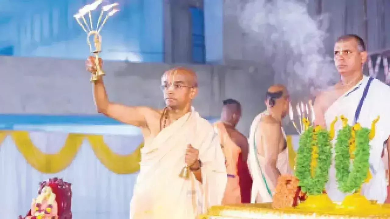 Telangana: हरे कृष्ण मूवमेंट ने विश्व बंगाल थीम पर उत्सव मनाया
