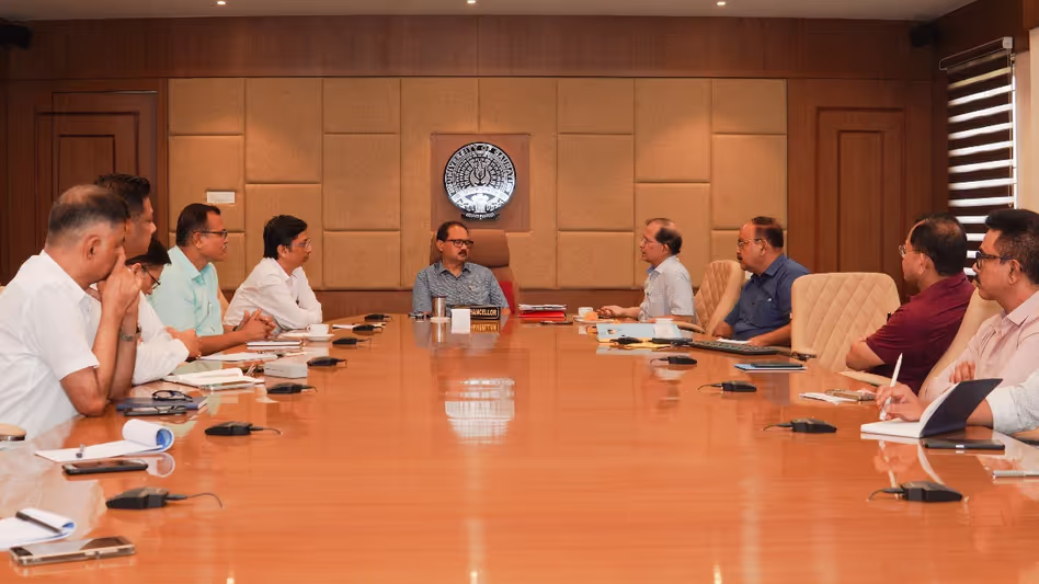 Gauhati  विश्वविद्यालय और जल संसाधन विभाग ने ब्रह्मपुत्र नदी के कटाव रोधी उपायों पर सहयोग किया