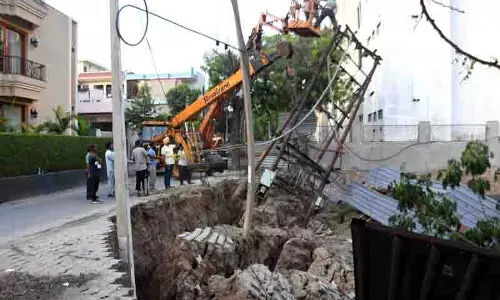 Mohali में निर्माणाधीन साइट पर जमीन धंसने से बिजली आपूर्ति बाधित Mohali में निर्माणाधीन साइट पर जमीन धंसने से बिजली आपूर्ति बाधित