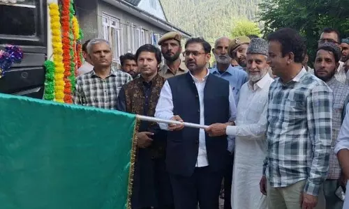 सतीश शर्मा ने बाबा नगरी से Rajouri तक बस सेवा का उद्घाटन किया