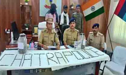 Chatra में माओवादी कमांडर गिरफ्तार, हथियारों का जखीरा बरामद