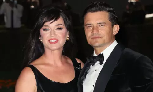 असफल एल्बम के कारण Katy Perry का रिश्ता मुश्किल में असफल एल्बम के कारण Katy Perry का रिश्ता मुश्किल में