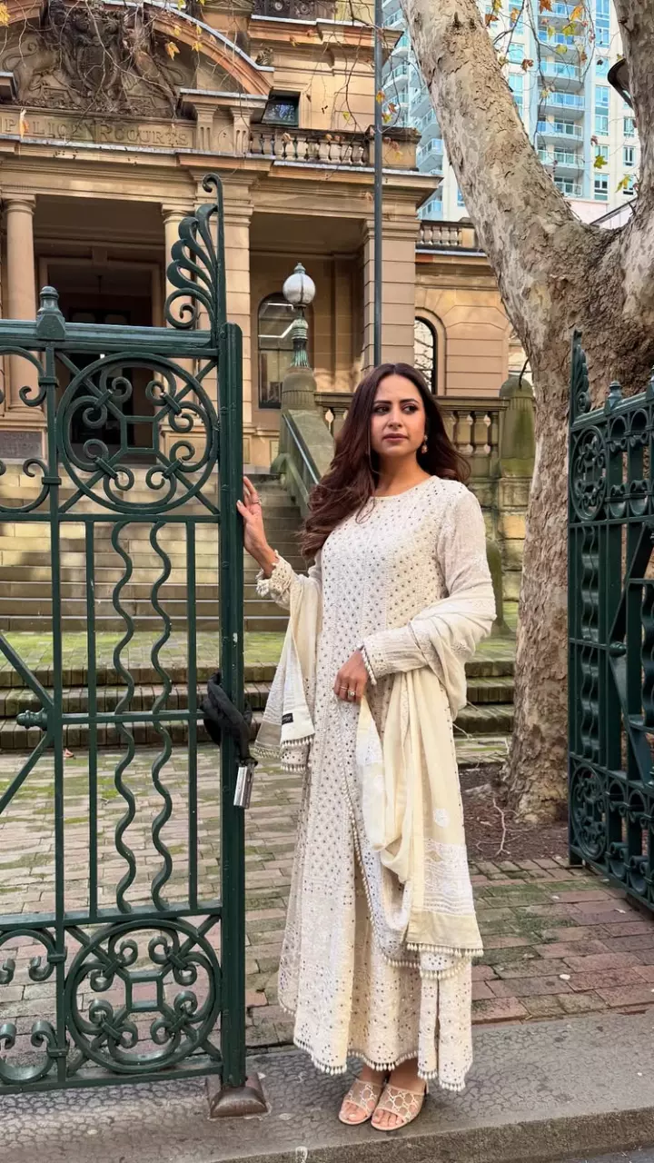 सरगुन मेहता का सिजलिंग लुक दिखा
