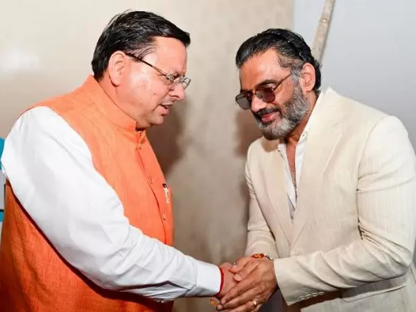 सुनील शेट्टी ने CM Pushkar Singh Dhami से मुलाकात की सुनील शेट्टी ने CM Pushkar Singh Dhami से मुलाकात की