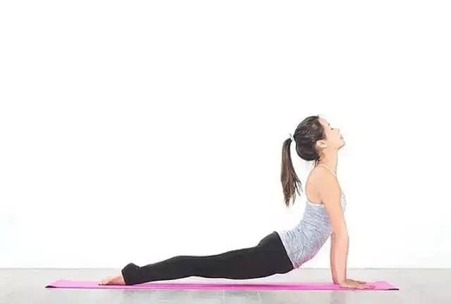 Yoga: अगर आप भी कमर दर्द से परेशान हैं तो कुछ दिन करें ये योगासन Yoga: अगर आप भी कमर दर्द से परेशान हैं तो कुछ दिन करें ये योगासन