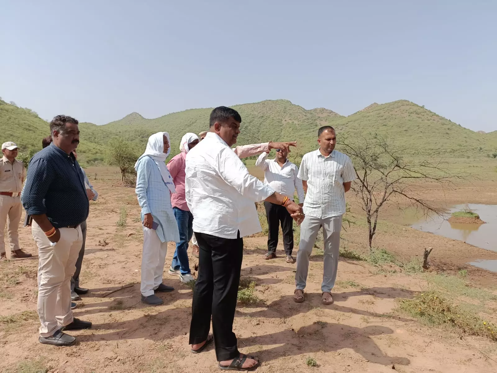 Jaipur: वन राज्यमंत्री निदानी बांध एवं नव प्रस्तावित बांध क्षेत्रों का निरीक्षण किया Jaipur: वन राज्यमंत्री निदानी बांध एवं नव प्रस्तावित बांध क्षेत्रों का निरीक्षण किया