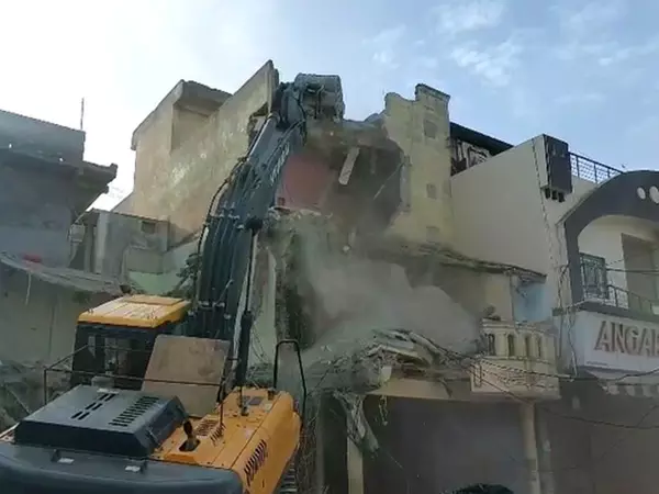 जिला प्रशासन ने Ujjain के बेगम बाग इलाके में अवैध निर्माणों को हटाया जिला प्रशासन ने Ujjain के बेगम बाग इलाके में अवैध निर्माणों को हटाया