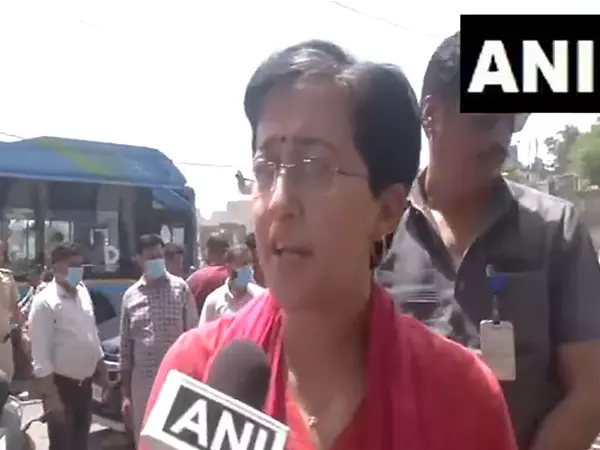 आतिशी ने Delhi में बिजली कटौती पर भाजपा पर निशाना साधा आतिशी ने Delhi में बिजली कटौती पर भाजपा पर निशाना साधा