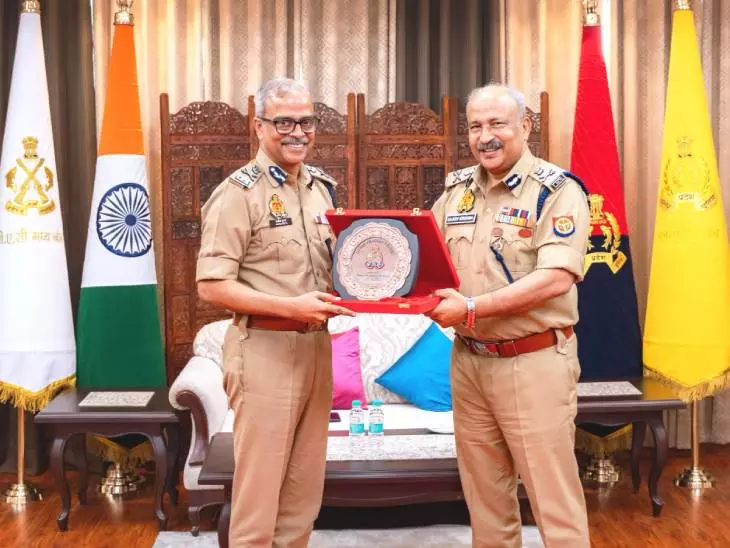 Lucknow: ईपीएस आशीष गुप्ता को वीआरएस के बाद सम्मानपूर्वक विदाई Lucknow: ईपीएस आशीष गुप्ता को वीआरएस के बाद सम्मानपूर्वक विदाई
