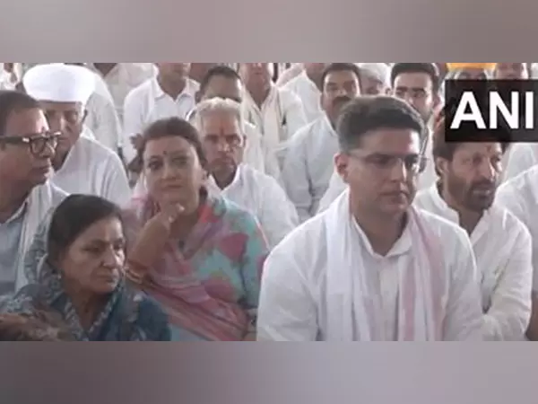 Dausa में राजेश पायलट की पुण्यतिथि पर प्रार्थना सभा आयोजित की गई Dausa में राजेश पायलट की पुण्यतिथि पर प्रार्थना सभा आयोजित की गई