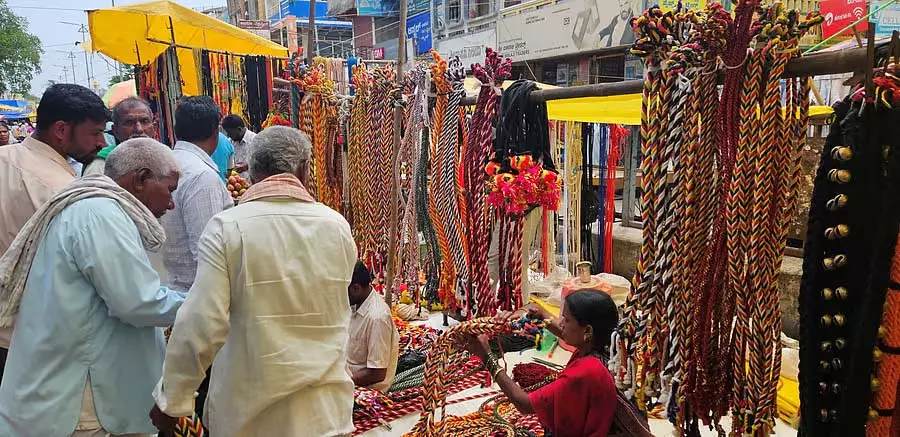 Mahalingpura : करहुन्निमा उत्सव की तैयारियां चल रही Mahalingpura : करहुन्निमा उत्सव की तैयारियां चल रही