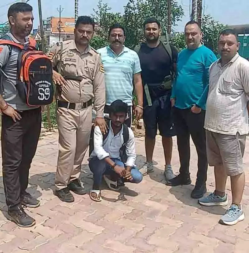 Noorpur police ने बिहार से साइबर अपराधी को पकड़ा Noorpur police ने बिहार से साइबर अपराधी को पकड़ा
