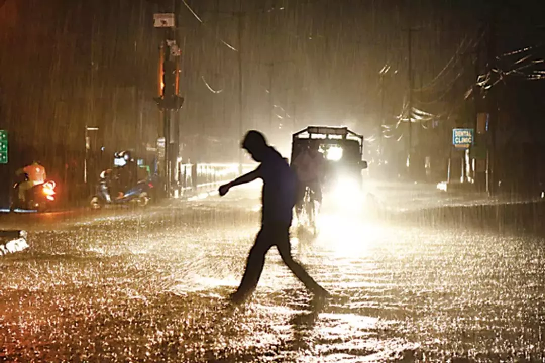 Odisha : गर्म और उमस भरे मौसम से राहत मिलने की संभावना Odisha : गर्म और उमस भरे मौसम से राहत मिलने की संभावना