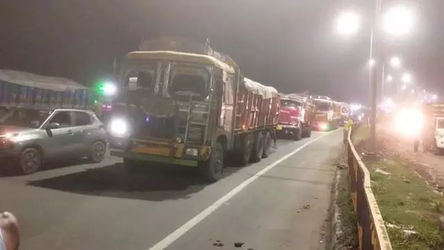 बहन के घर जा रहे व्यक्ति को ट्रक ने कुचला, मौके पर मौत बहन के घर जा रहे व्यक्ति को ट्रक ने कुचला, मौके पर मौत
