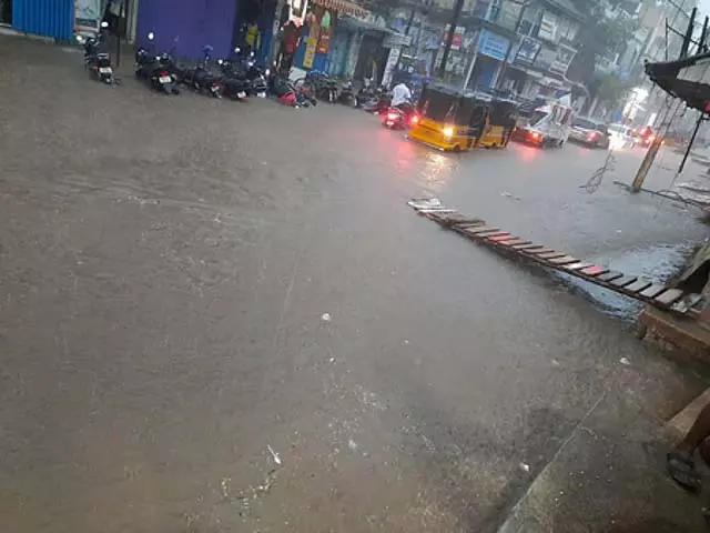 Chennai और 22 जिलों में अगले 3 घंटों तक बारिश Chennai और 22 जिलों में अगले 3 घंटों तक बारिश