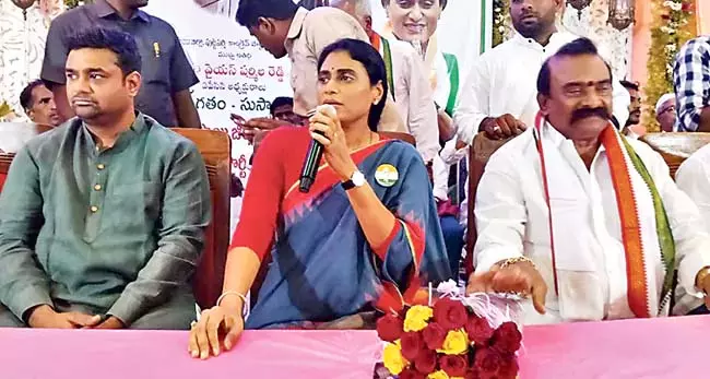 YS Sharmila : जगन और भारती के लिए माफी मांगना इतना कठिन क्यों है? YS Sharmila : जगन और भारती के लिए माफी मांगना इतना कठिन क्यों है?