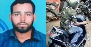 Kozhikode में भीषण डकैती, निजी बैंक कर्मचारी से 40 लाख रुपये से भरा बैग चोरी Kozhikode में भीषण डकैती, निजी बैंक कर्मचारी से 40 लाख रुपये से भरा बैग चोरी