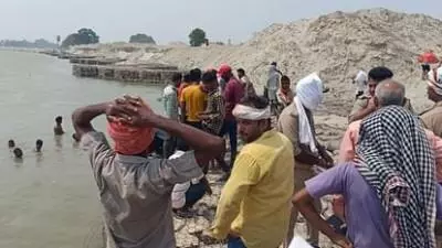 Ballia: सरयू नदी में डूबी किशोरी प्रीति का शव दूसरे दिन मिला Ballia: सरयू नदी में डूबी किशोरी प्रीति का शव दूसरे दिन मिला