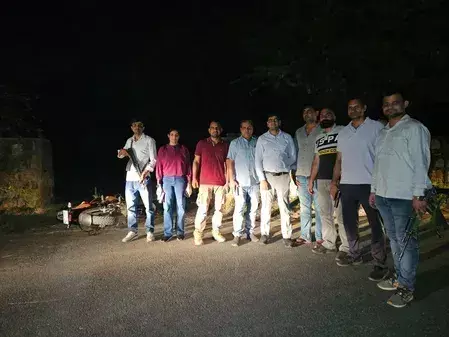 Delhi: नजफगढ़ इलाके में मुठभेड़ में कुख्यात काला जठेड़ी गैंग का शूटर सुहैल गिरफ्तार Delhi: नजफगढ़ इलाके में मुठभेड़ में कुख्यात काला जठेड़ी गैंग का शूटर सुहैल गिरफ्तार
