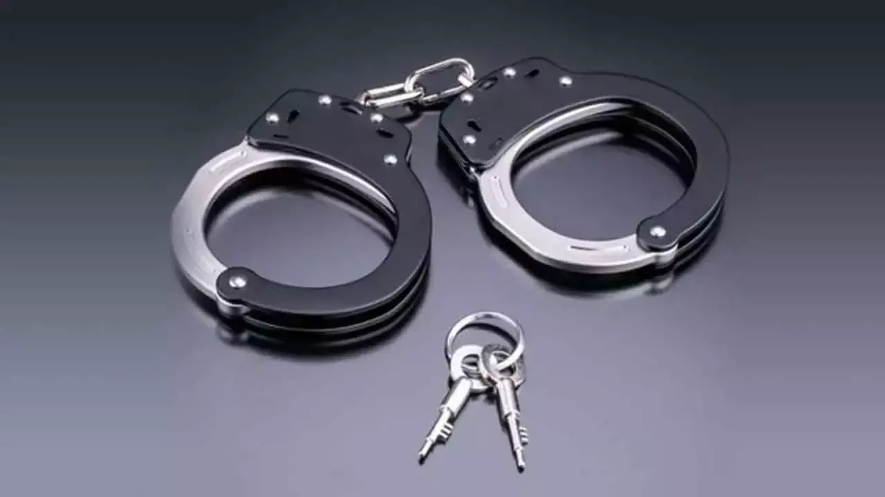 Telangana: जबरन वसूली के आरोप में छात्र गिरफ्तार Telangana: जबरन वसूली के आरोप में छात्र गिरफ्तार