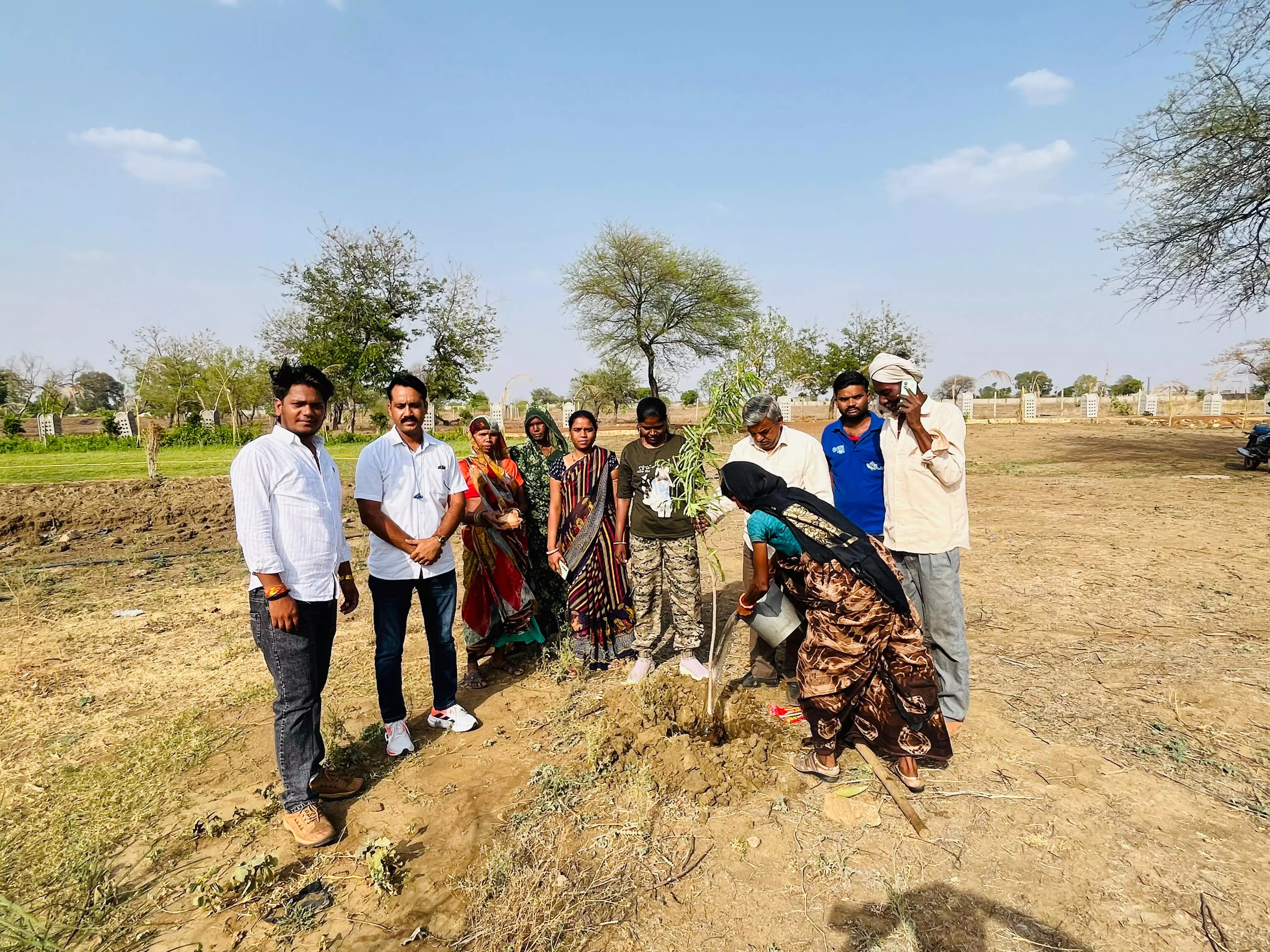 Baran: वंदे गंगा जल संरक्षण अभियान के तहत तालाब पूजन, पौधरोपण एवं जल संरचनाओं का अवलोकन Baran: वंदे गंगा जल संरक्षण अभियान के तहत तालाब पूजन, पौधरोपण एवं जल संरचनाओं का अवलोकन