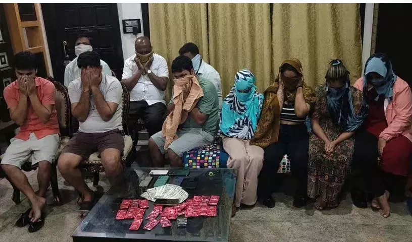 बंजारा हिल्स में वेश्यालय का भंडाफोड़, सात गिरफ्तार बंजारा हिल्स में वेश्यालय का भंडाफोड़, सात गिरफ्तार