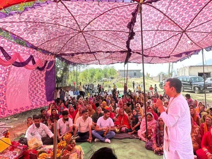 Jammu: मिंधल माता छड़ी यात्रा को हरी झंडी दिखाकर रवाना किया Jammu: मिंधल माता छड़ी यात्रा को हरी झंडी दिखाकर रवाना किया
