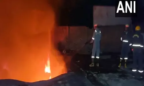 UP: साड़ी की दुकान और गोदाम में लगी आग, किसी के हताहत होने की खबर नहीं UP: साड़ी की दुकान और गोदाम में लगी आग, किसी के हताहत होने की खबर नहीं