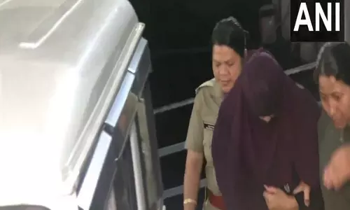 Meghalaya murder case: सोनम रघुवंशी को मेडिकल जांच के लिए शिलांग ले जाया गया Meghalaya murder case: सोनम रघुवंशी को मेडिकल जांच के लिए शिलांग ले जाया गया
