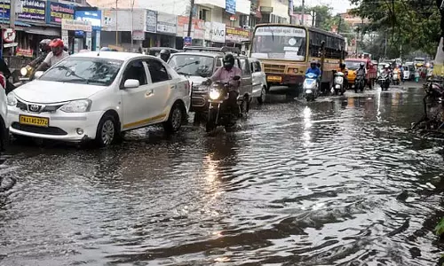 Tamil Nadu : अगले 2 घंटों में 6 जिलों में बारिश की संभावना Tamil Nadu : अगले 2 घंटों में 6 जिलों में बारिश की संभावना