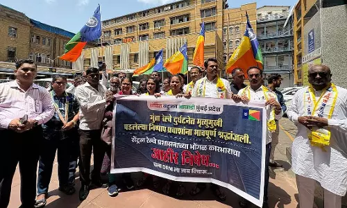 वंचित बहुजन अघाड़ी ने CSMT पर विरोध प्रदर्शन किया