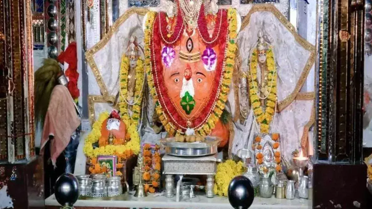 Ganesh Temple: देश का इकलौता मंदिर जहां होती है त्रिनेत्र गणेश की पूजा Ganesh Temple: देश का इकलौता मंदिर जहां होती है त्रिनेत्र गणेश की पूजा
